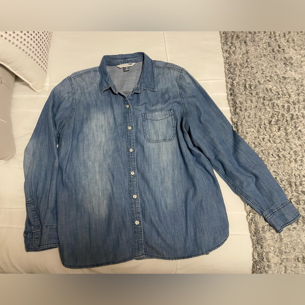 Old Navy Classic Chambray Jean Shirt